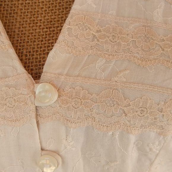 *SOLD* Cap Sleeve V-neck Button Front Blouse Sz S - Picture 4 of 7